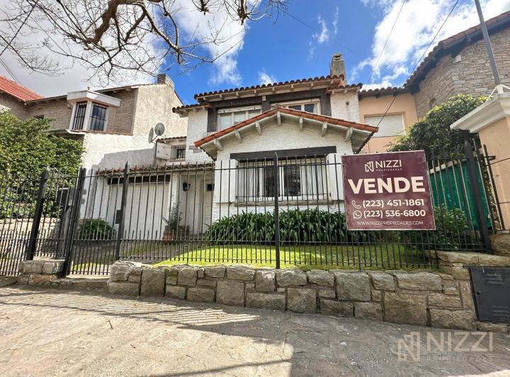 Casa · 179m² · 5 Ambientes · 1 Cochera