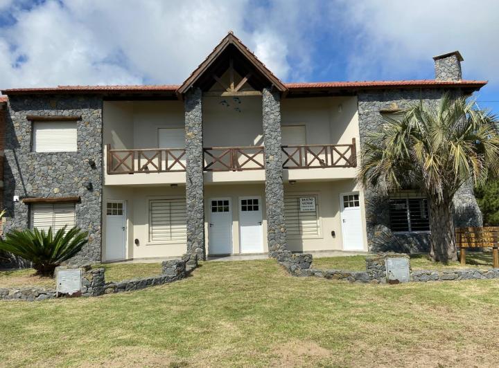 Casa · 180m² · 3 Ambientes · 1 Cochera