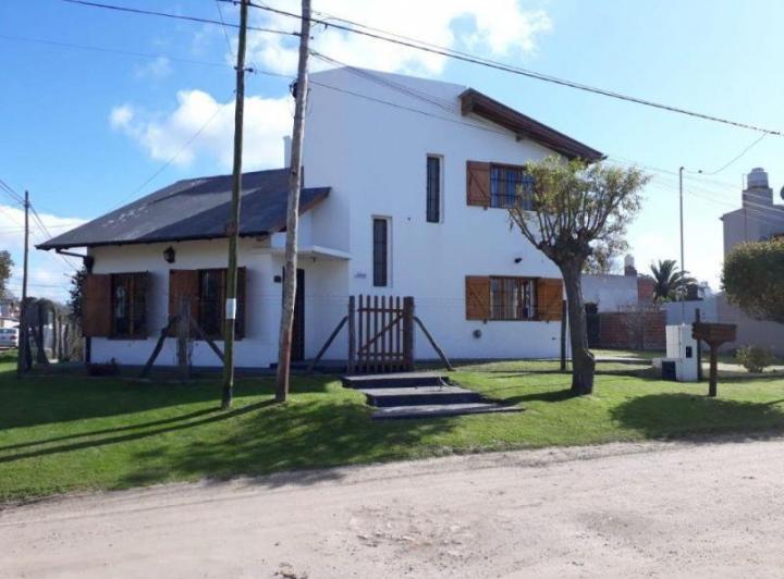 Casa · 140m² · 3 Ambientes · 2 Cocheras