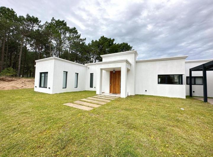 Casa · 235m² · 3 Dormitorios · 1 Cochera