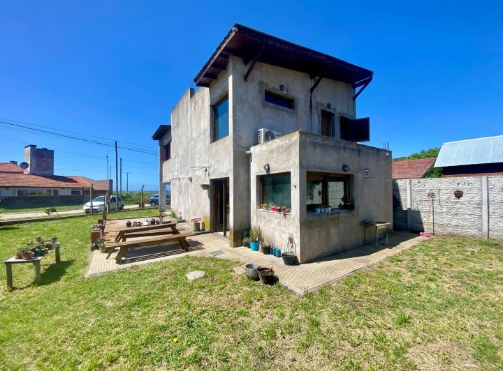 Casa · 160m² · 4 Ambientes · 1 Cochera