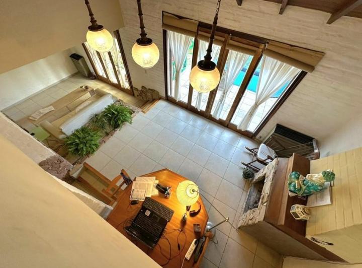 Casa · 196m² · 4 Ambientes · 2 Cocheras