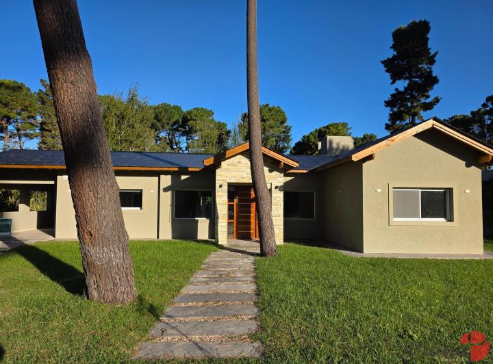 Casa · 207m² · 3 Dormitorios · 1 Cochera