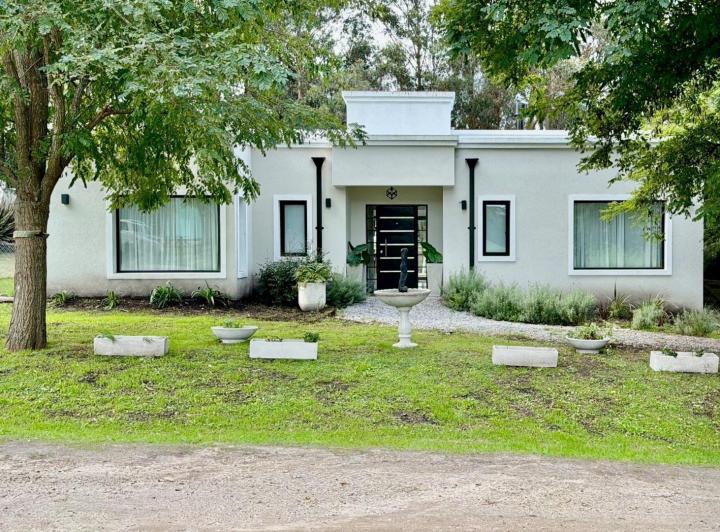 Casa · 120m² · 3 Ambientes · 4 Cocheras