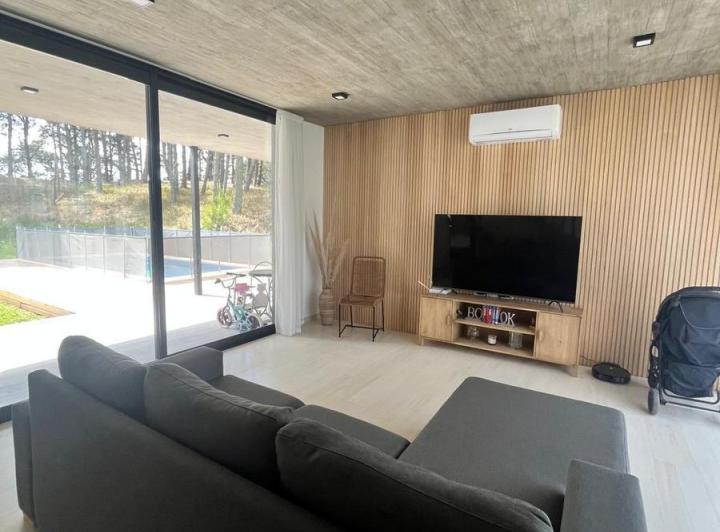 Casa · 237m² · 5 Ambientes · 1 Cochera