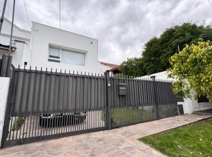 Casa · 204ha · 3 Dormitorios · 1 Cochera