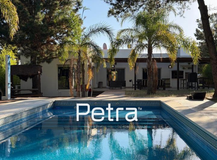 Casa · 143m² · 5 Ambientes · 2 Cocheras