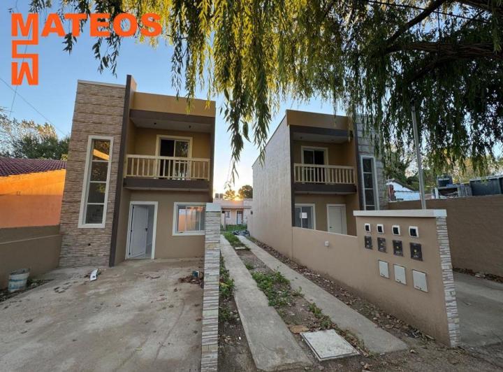 Casa · 30m² · 3 Ambientes · 1 Cochera