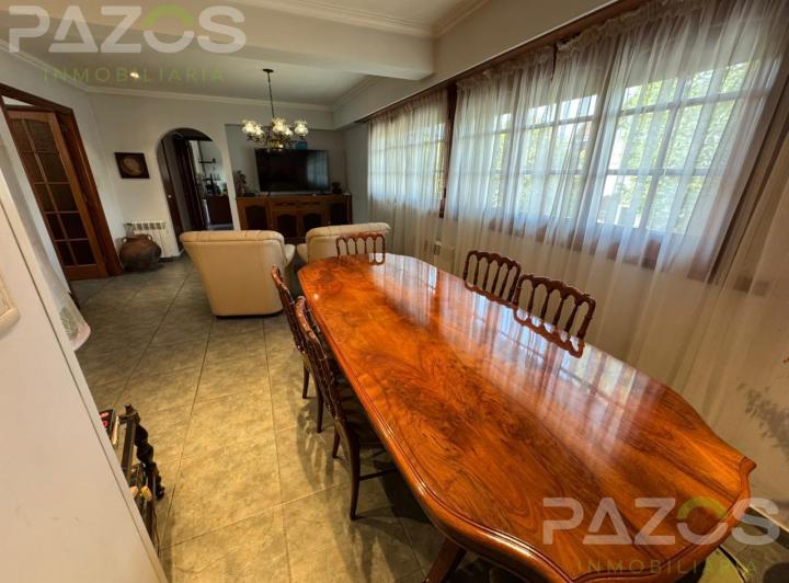 Casa · 242m² · 5 Ambientes · 2 Cocheras