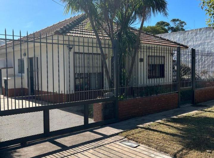 Casa · 130m² · 4 Ambientes · 2 Cocheras