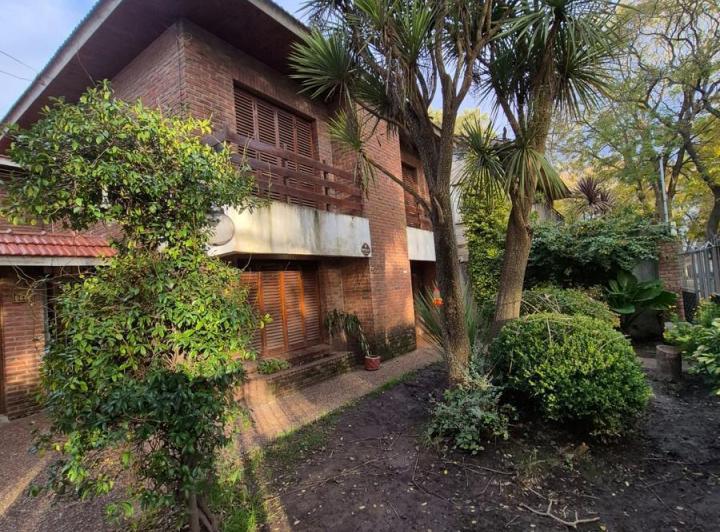 Casa · 190m² · 4 Ambientes · 3 Cocheras