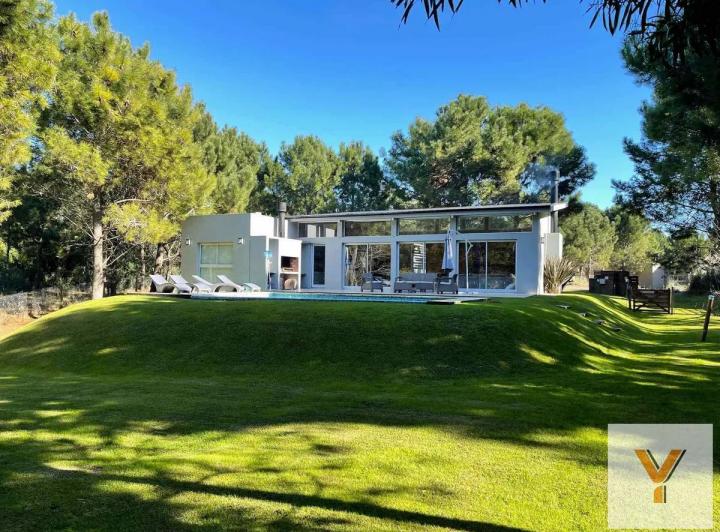 Casa · 200m² · 4 Ambientes · 2 Cocheras