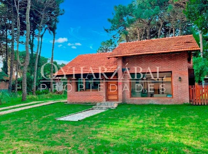 Casa · 900m² · 4 Ambientes · 1 Cochera