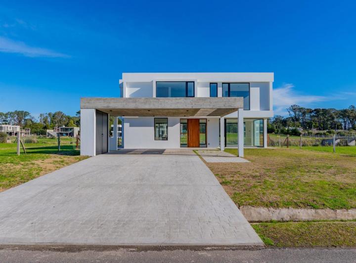 Casa · 236m² · 5 Ambientes · 2 Cocheras