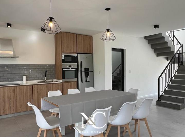 Casa · 166m² · 5 Ambientes · 1 Cochera