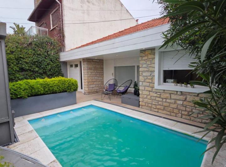 Casa · 180m² · 5 Ambientes · 2 Cocheras