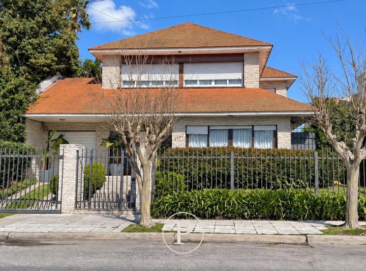 Casa · 316m² · 5 Ambientes · 2 Cocheras