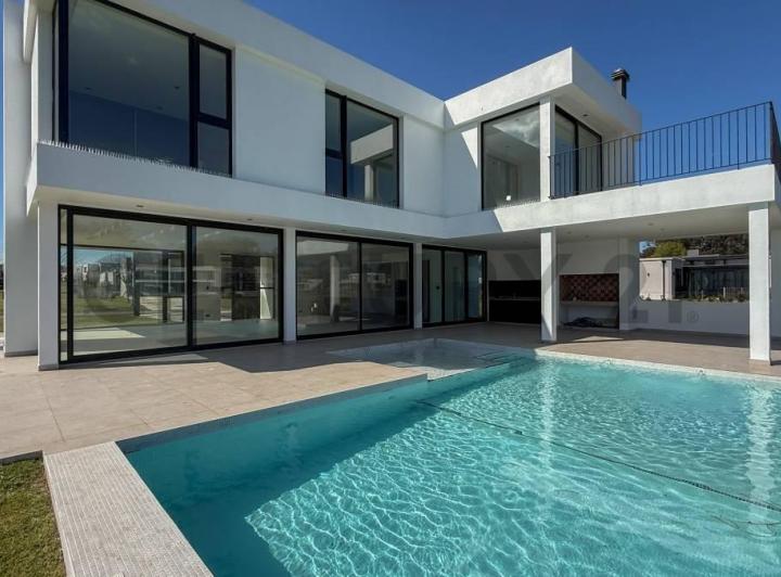 Casa · 236m² · 5 Ambientes