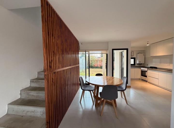Casa · 150m² · 3 Ambientes · 2 Cocheras