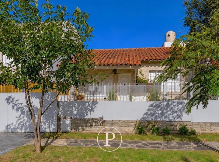 Casa · 142m² · 3 Ambientes · 2 Cocheras