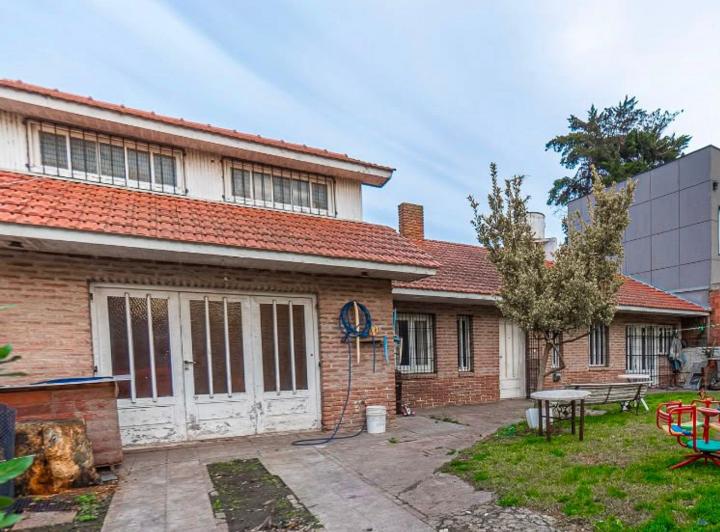 Casa · 135m² · 4 Ambientes · 1 Cochera