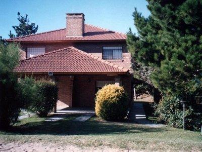 Casa · 200m² · 2 Dormitorios