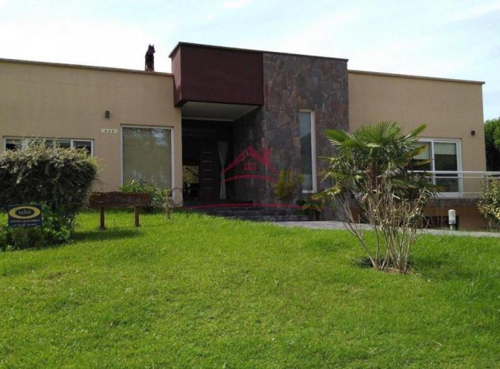 Casa · 250m² · 6 Ambientes