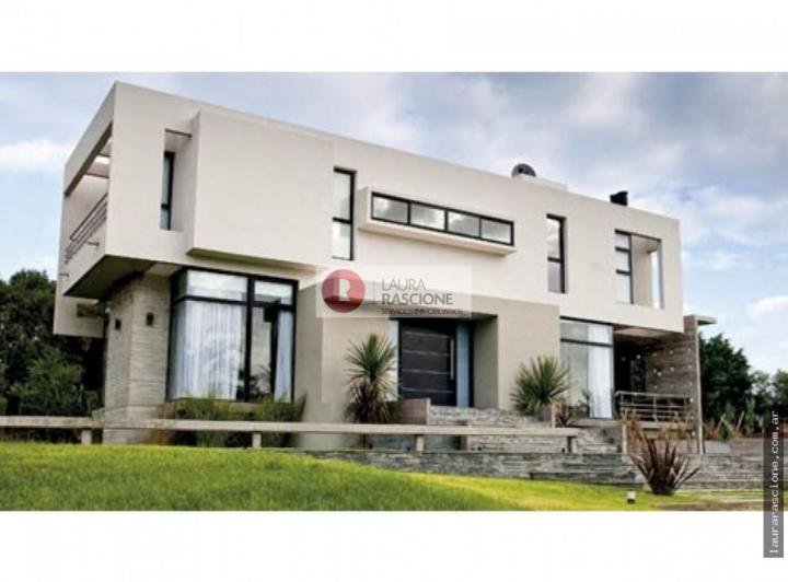 Casa · 238m² · 4 Dormitorios · 2 Cocheras