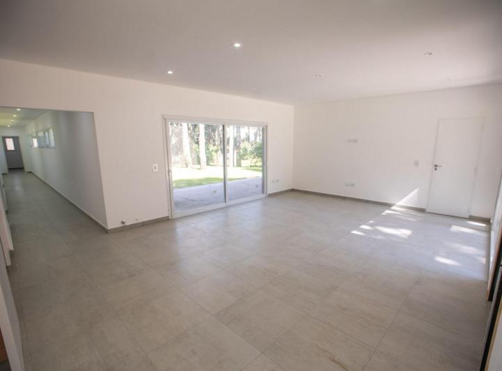 Casa · 168m² · 4 Ambientes · 2 Cocheras