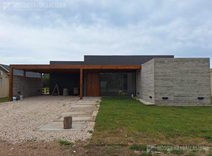 Casa · 190m² · 6 Ambientes · 2 Cocheras