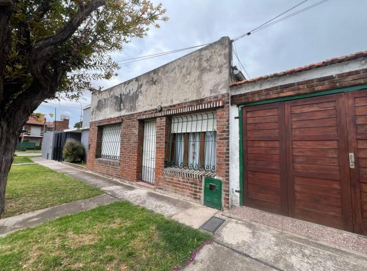 Casa · 100m² · 4 Ambientes · 2 Cocheras