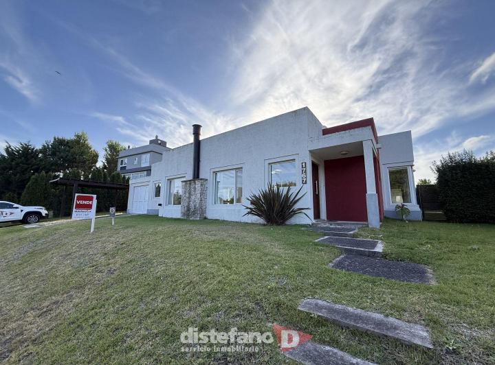 Casa · 178m² · 4 Ambientes · 1 Cochera