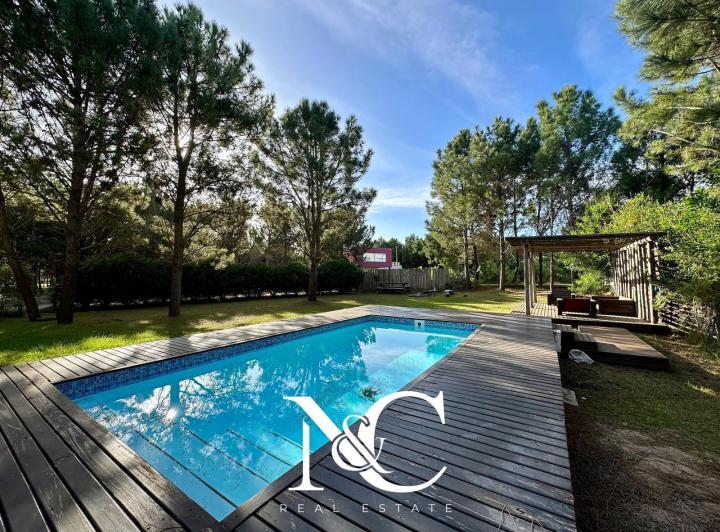 Casa · 285m² · 5 Ambientes · 2 Cocheras