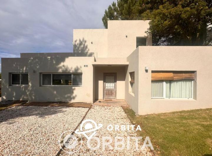 Casa · 162m² · 4 Ambientes · 4 Cocheras