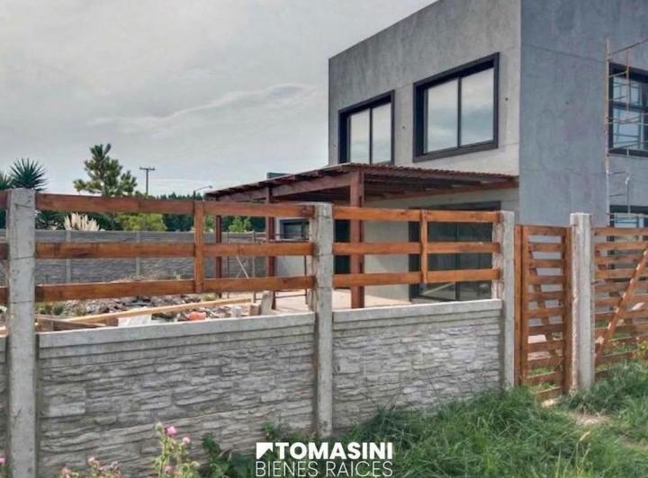 Casa · 100m² · 3 Ambientes · 2 Cocheras
