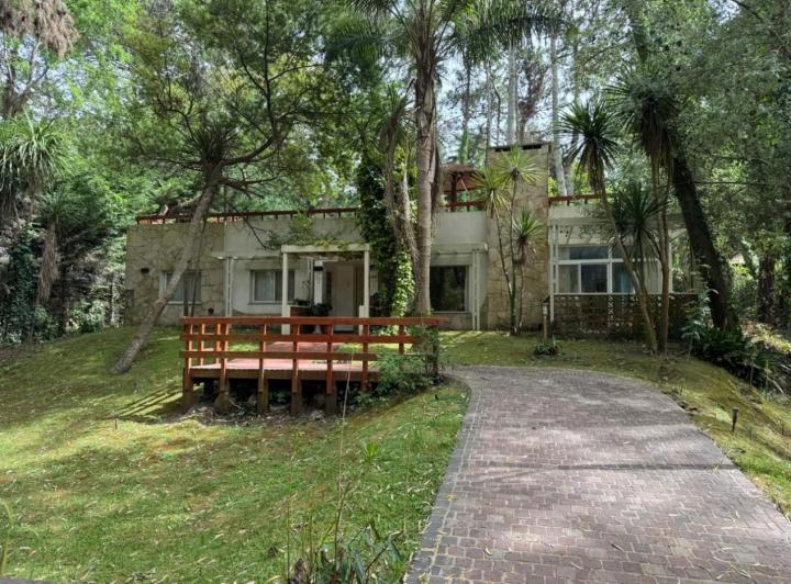 Casa · 138m² · 5 Ambientes · 1 Cochera