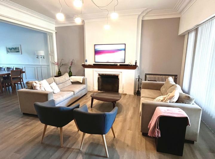 Casa · 320m² · 7 Ambientes · 3 Cocheras