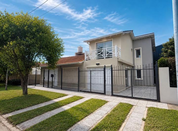 Casa · 145m² · 4 Ambientes · 1 Cochera