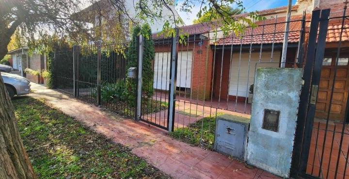 Casa · 200m² · 6 Ambientes · 2 Cocheras