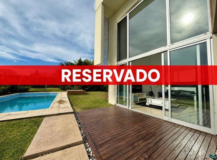 Casa · 330m² · 5 Ambientes · 1 Cochera