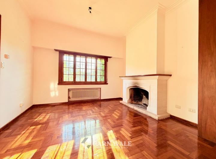Casa · 247m² · 5 Ambientes · 1 Cochera