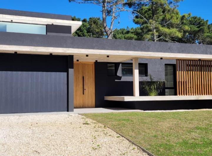 Casa · 220m² · 5 Ambientes · 1 Cochera