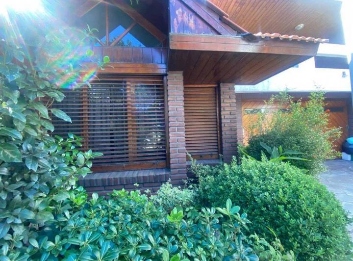 Casa · 175m² · 4 Ambientes · 2 Cocheras