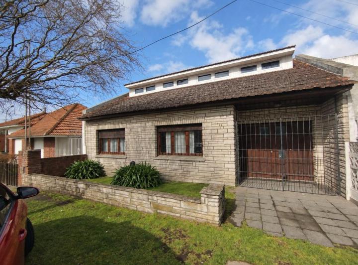Casa · 100m² · 4 Ambientes · 1 Cochera