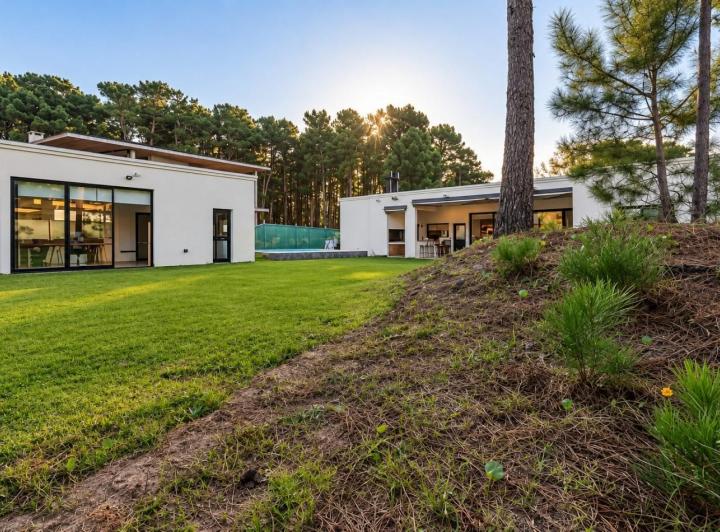 Casa · 234m² · 4 Ambientes · 1 Cochera