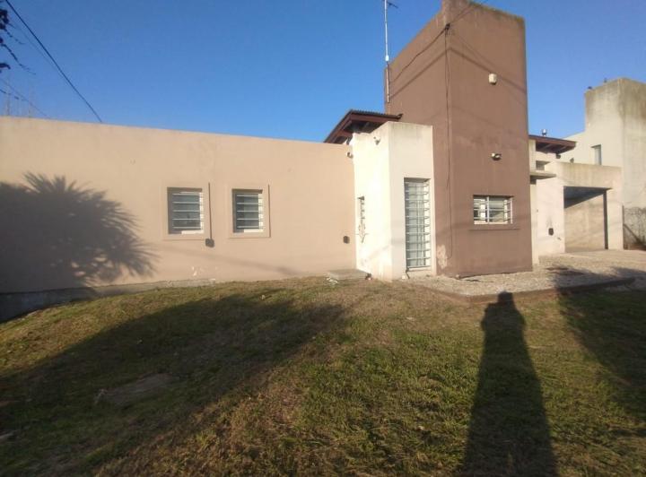 Casa · 100m² · 4 Ambientes · 2 Cocheras