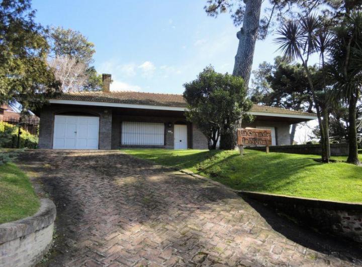 Casa · 217m² · 4 Ambientes · 1 Cochera