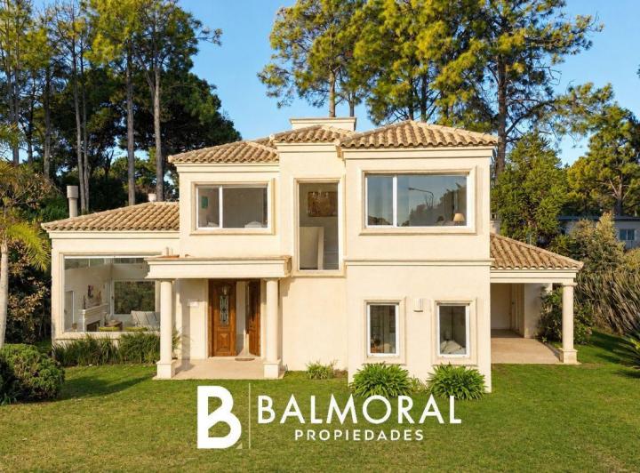 Casa · 220m² · 4 Ambientes