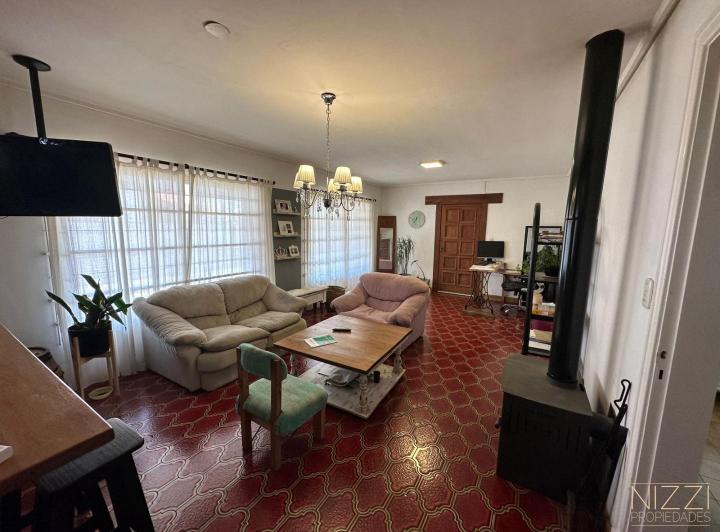 Casa · 248m² · 5 Ambientes · 1 Cochera