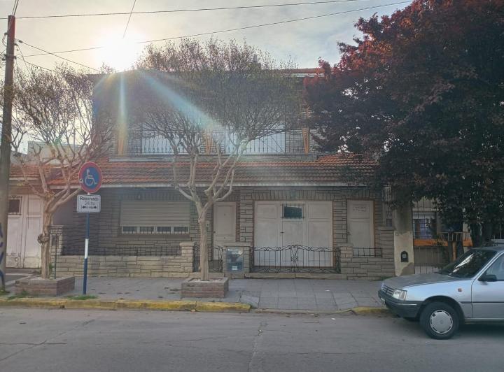 Casa · 247m² · 4 Ambientes · 1 Cochera